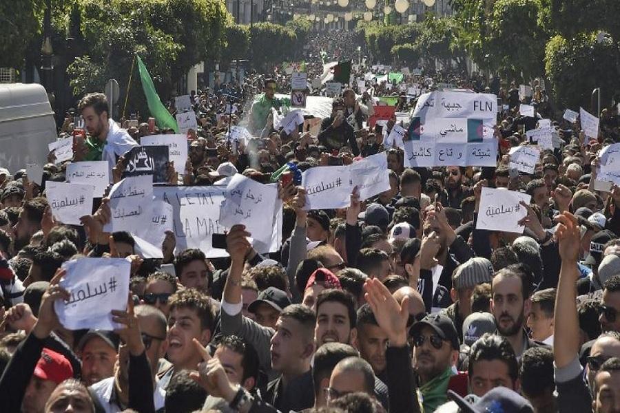 مهمترین تحولات الجزایر ، بوتفلیقه قدرت را واگذار می نماید