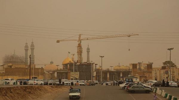 تداوم پایداری هوا و افزایش غبار آلودگی در آسمان قم تداوم پایداری هوا و افزایش غبار آلودگی در آسمان قم
