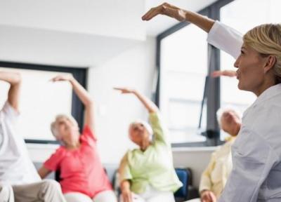 8 تمرین برتر یوگا با جایگاه برای سالمندان (کاهش درد در 15 دقیقه)