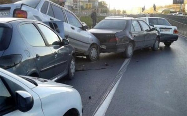 تصادف زنجیره ای 20 خودرو در اتوبان حکیم؛ 9 نفر مصدوم شدند